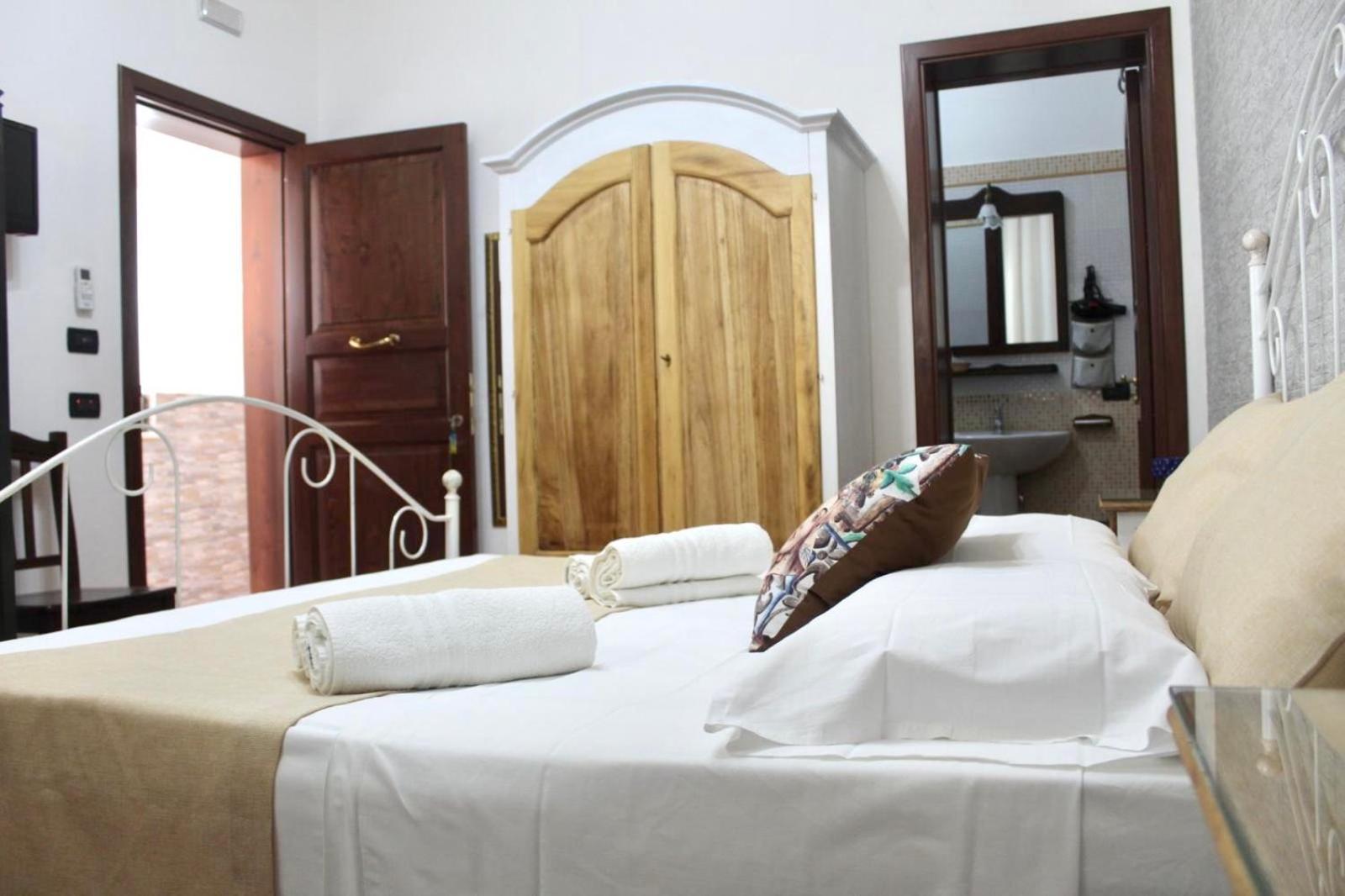 Il Cortile Hotel ซานวิโต โลคาโป ภายนอก รูปภาพ